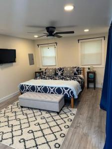 Cozy Corner Charming 1BR with WiFi