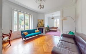 Maisons de vacances 7 Bedroom Lovely Home In Chabris : photos des chambres