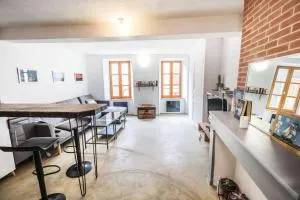 Charmant duplex sous le château au coeur de Seix - Alos