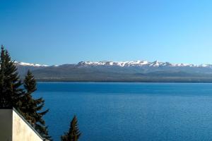 Nahuel Huapi Apart con vista al lago y estacionamiento