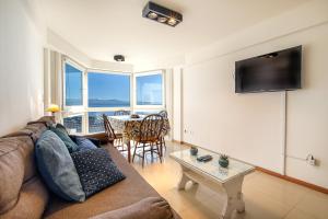 Nahuel Huapi Apart con vista al lago y estacionamiento