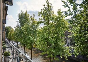 Master suite with canal view room in Banks Mansion - All Inclusive Boutique Hotel