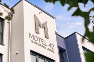 Motel42-Temporary Living