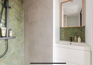 Deluxe Studio La Cambre - with view