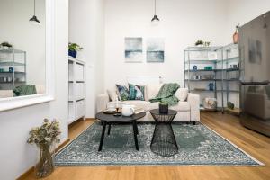 Prague Days - Private Terrace - Spacious Studio - Hip District