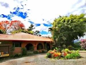 Hotel Boutique Casona del Cafetal and Lakeside Restaurant