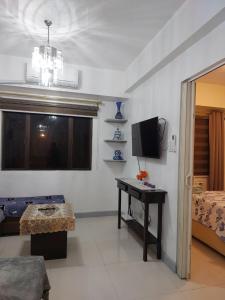 1BR Condotel - Forbes Town Road near St Lukes BGC Taguig