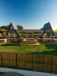 SunMoon Kosmaj kućice i prostor za događaje