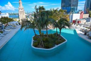 Miami Penthouse Balcony with Ocean & City View Resort,Pool,Spa,Heart of Downtown
