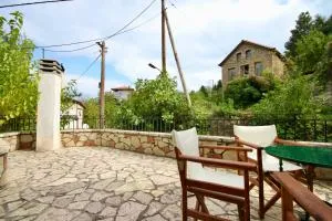 7hills Waterfall Lodge by Ski Alure - Eptalofos