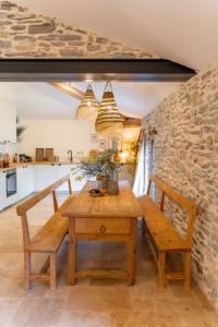 Maisons d'hotes Gites au pied des Cevennes - Domaine Les Terres Aoyama : photos des chambres