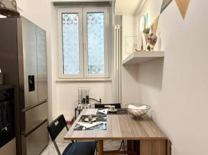 CHANGE S house, Few stops from St Peter s