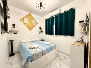 CHANGE S house, Few stops from St Peter s