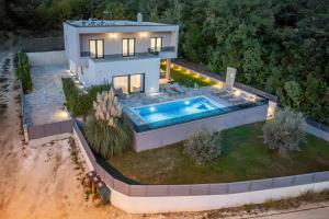 Luxury Villa Oriolus, heated pool, sauna, Split