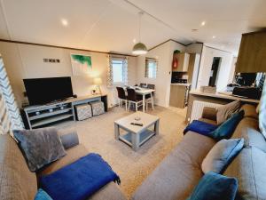 Golden Palm Resort - The Atlas Family - Coastal Caravan Breaks