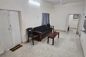 HOMESTAY - AC 3 BHK NEAR AlRPORT - Manimangalam