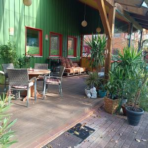 FEWO Villa Farbenfroh Monteurzimmer Garten Wlan 3SZ 120qm