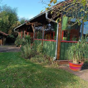 FEWO Villa Farbenfroh Monteurzimmer Garten Wlan 3SZ 120qm