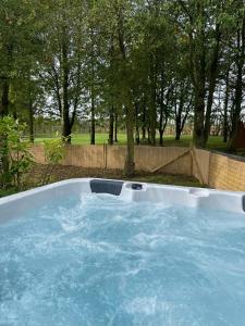 Copper Beech Lodge with Hot Tub, Games Room, Fire Pit
