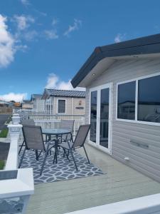 Golden Palm Resort - The Atlas Family - Coastal Caravan Breaks