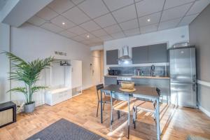 Appartements F1 tout equipe-neuf-tout confort : photos des chambres