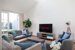 Weekly & Monthly stays in Penthouse for Contractors or Leisure Single or Superking beds available