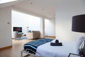 Weekly & Monthly stays in Penthouse for Contractors or Leisure Single or Superking beds available
