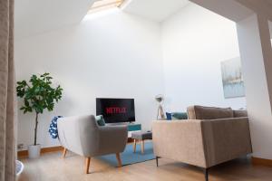 Weekly & Monthly stays in Penthouse for Contractors or Leisure Single or Superking beds available