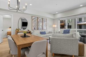 Pool and hot tub Stunning 2Bd haven in the Rockies