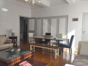 Chez Anne-Marie bourgeois apartment