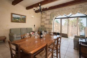 3 Bedroom Holiday Home with Private Pool and Views