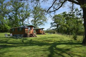 B&B / Chambres d'hotes Les Roulottes des Ris : photos des chambres