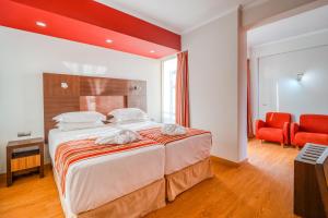 Standard Double or Twin Room with Mountain View room in Muthu Raga Madeira Hotel