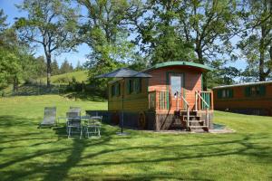 B&B / Chambres d'hotes Les Roulottes des Ris : photos des chambres