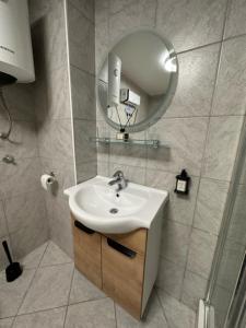 Studio apartment Lovrekovic