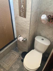 Habitación en apartamento compartido al frente del cc Unico