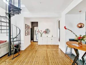 3 bedrooms , sleeps six heart of Cape Town