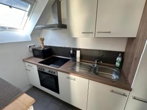 Mola Apartments-Charmante Ferienwohnung im Herdecke Zentrum für 3 Personen-große Dachterrasse-Grill-Gratis Parken-WLAN