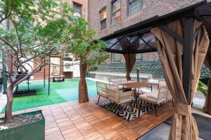 Modern 3Bd Rose Hills Manhattan Terrace Space