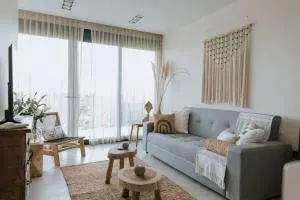 Cute Boho Penthouse 2 BR Apt - 蓬·艾伦