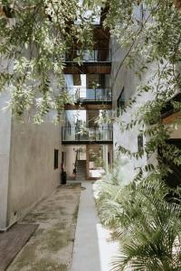 Cute Boho Penthouse 2 BR Apt
