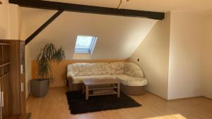 2 Zimmer Wohnung nahe Galopprennbahn