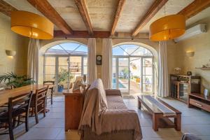 4 Bedroom Holiday Home with Private Pool