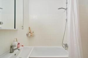 Luxury - Family friendly - Central - Cozy- Balcony