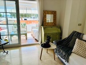 Chalet con piscina privada en primera línea de playa