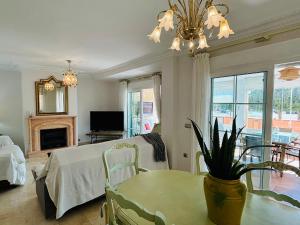 Chalet con piscina privada en primera línea de playa