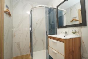 Pine Tree House 10 D&D Apartments