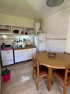 Casa en Mar Del Plata con parque, parrilla y cochera cubierta a dos cuadras del mar