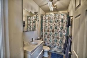 Downtown Sherby - Central, Parking, King Bed, Sleeps 3