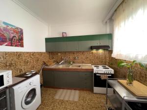 Spacious Artistic Flat With Private Parking